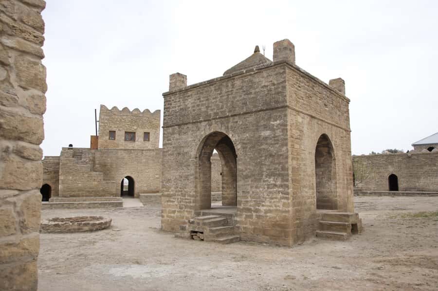Baku: Burning Mountain & Zorastrian Temple Private Tour - Pickup From Baku: Small Convenience That Matters