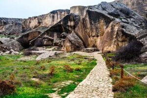 Baku : Gobustan, Absheron Sights Guided Day Trip Lunch included - Gobustan Rock Art: UNESCO caves with the oldest vibe in Azerbaijan