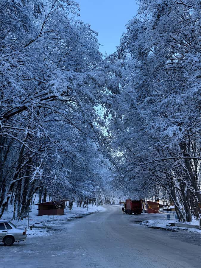 Baku: Guba, Candy Cane, and Shahdag Mountain Resort Trip - Candy Cane Mountains and the color-your-camera moment