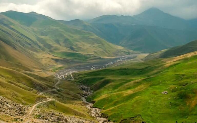 Baku: Guba Khinalig & Candy Cane Tour with Homemade Lunch - Beshbarmag Mountain: iconic views plus Silk Road context