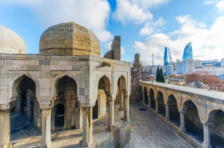 Baku Historical and modern tour in 2-3 hours+FREE Night tour - Starting at Qoşa Qala: pickup rules and the Double Gates meeting point