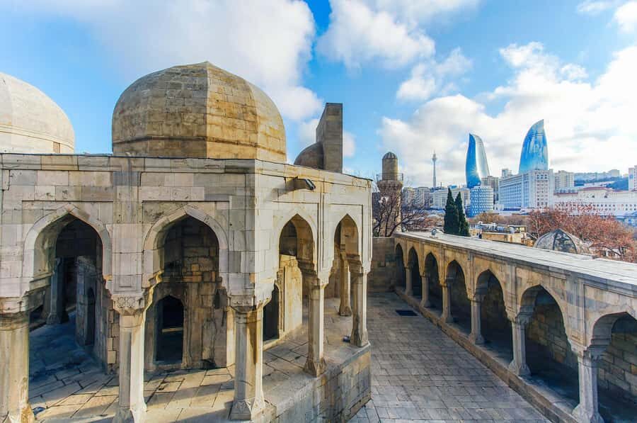 Baku Historical and modern tour in 2-3 hours+FREE Night tour - Starting at Qoşa Qala: pickup rules and the Double Gates meeting point