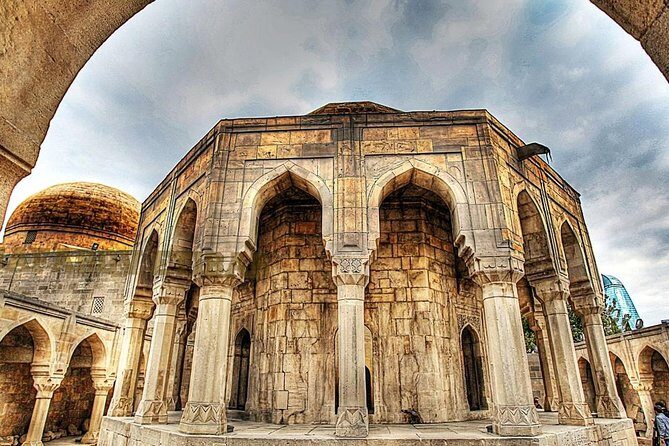 Baku: Old City Walking Tour - Fountain Square to the Old City: starting where Baku is alive