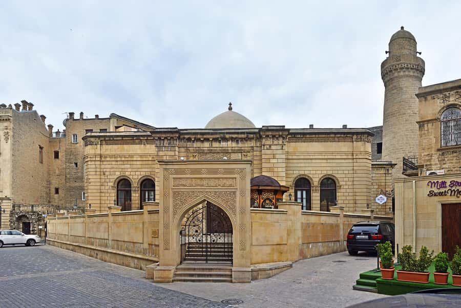 Best of Baku: 4-Hour City Tour Historic and Modern Landmarks - Martyrs Lane and the Eternal Flame: a pause with weight