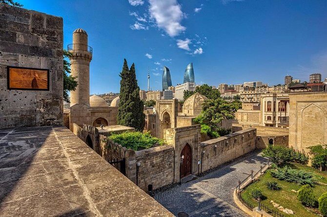 City Tour in Baku - Baku Boulevard: a waterfront promenade with oil-barons-era roots
