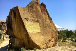 Gobustan & Absheron Tour with Free Old City Walking Tour - Gobustan National Park: petroglyphs you can almost read