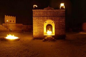 Private Ateshgah & Yanardag Tour - Entering Ateshgah Fire Temple: sacred flame, Silk Road links, and multi-faith meaning