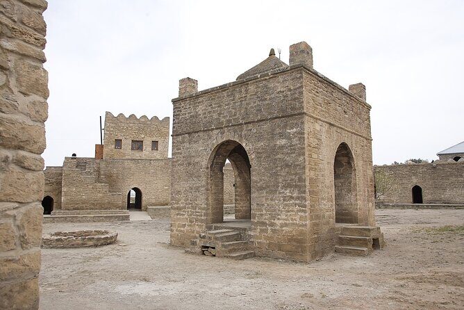 Qobustan Absheron Full Day Tour - Stop 4: Ateshgah Fire Temple—burning natural gas with a long story